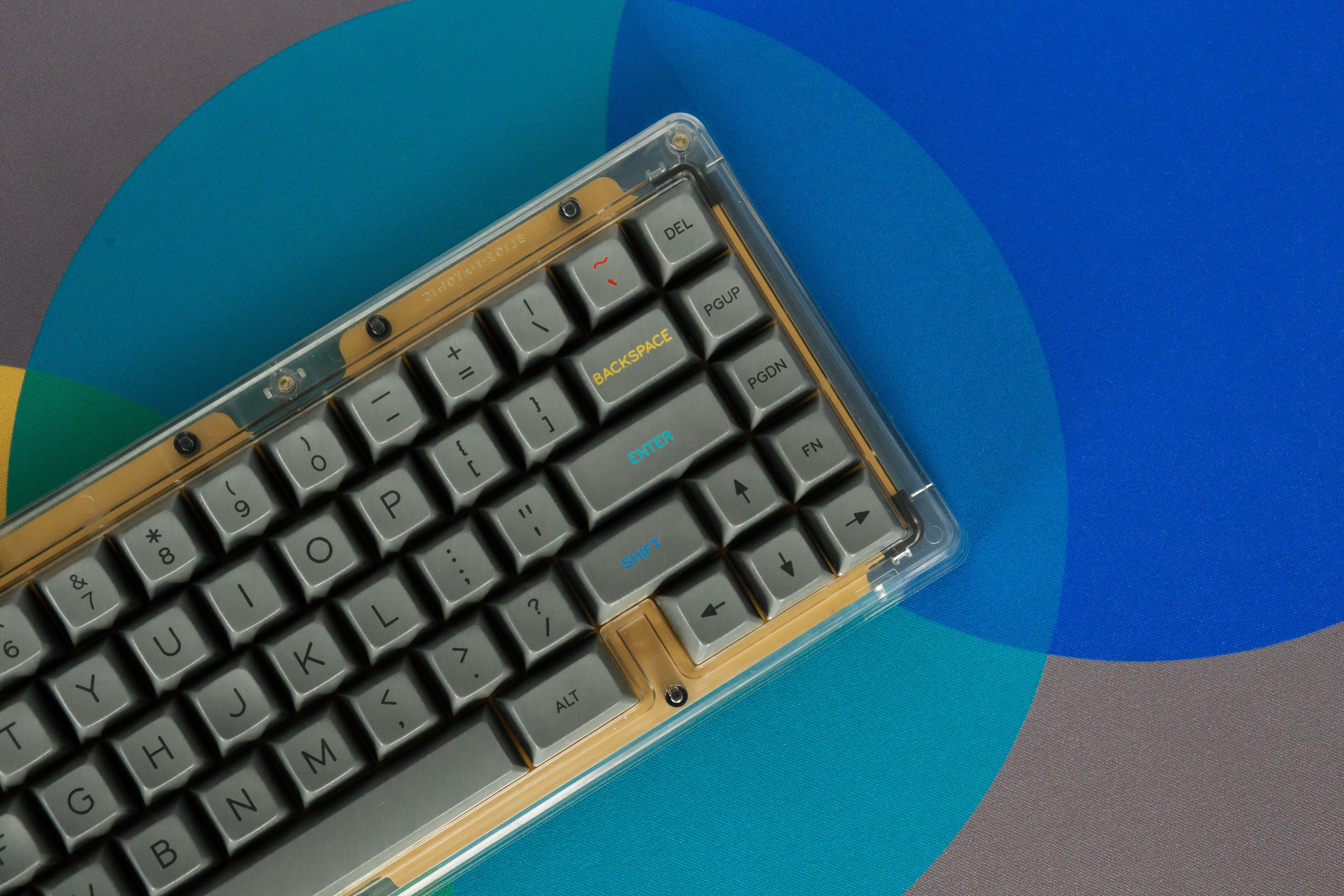 DUALSHOT® Circles Deskpad